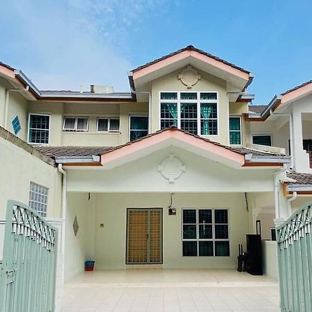 Lily Vacation Home At Cameron Highlands - 12 Pax,Free Wifi W Carporch Танах-Рата Экстерьер фото